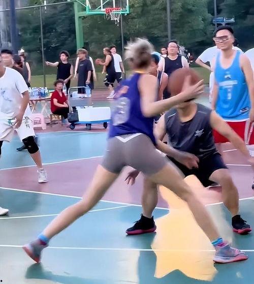 打球女生爆料视频,揭秘球场上的青春风采 第1张 打球女生爆料视频,揭秘球场上的青春风采 第1张